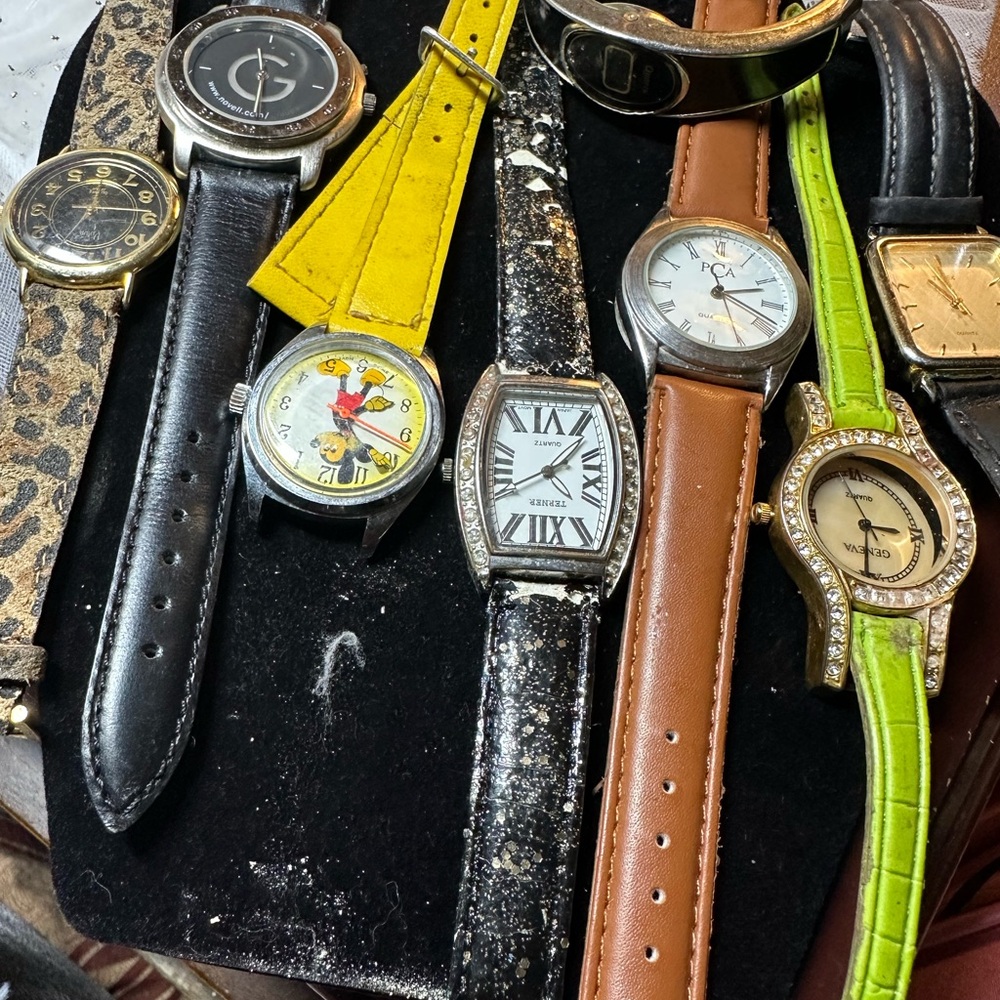 9 broken vintage collection of miscellaneous women's watches .